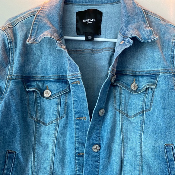 Nine West | NWOT cropped distressed hem blue jean denim jacket silver buttons - Picture 3 of 6
